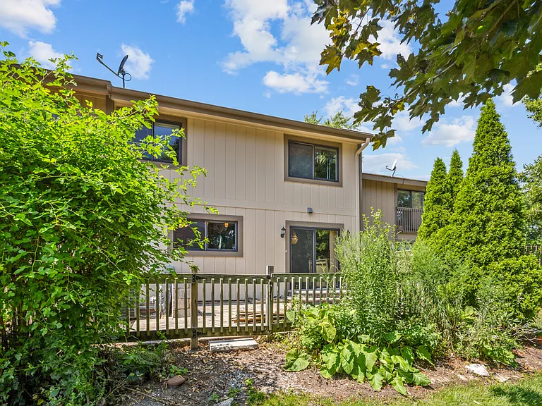 713 Acadia Ct — Photo 25