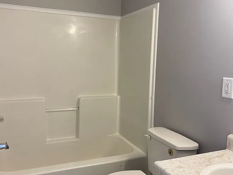 944 Kingsbury Dr — Photo 12