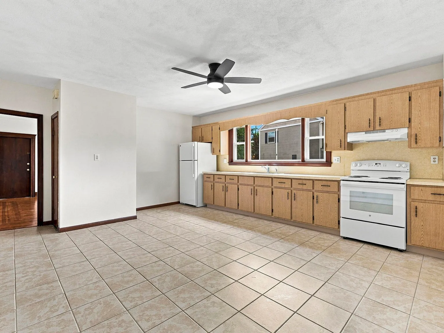 2 bed, 1.0 bath, 1500 sqft, $2,500 — Photo 1