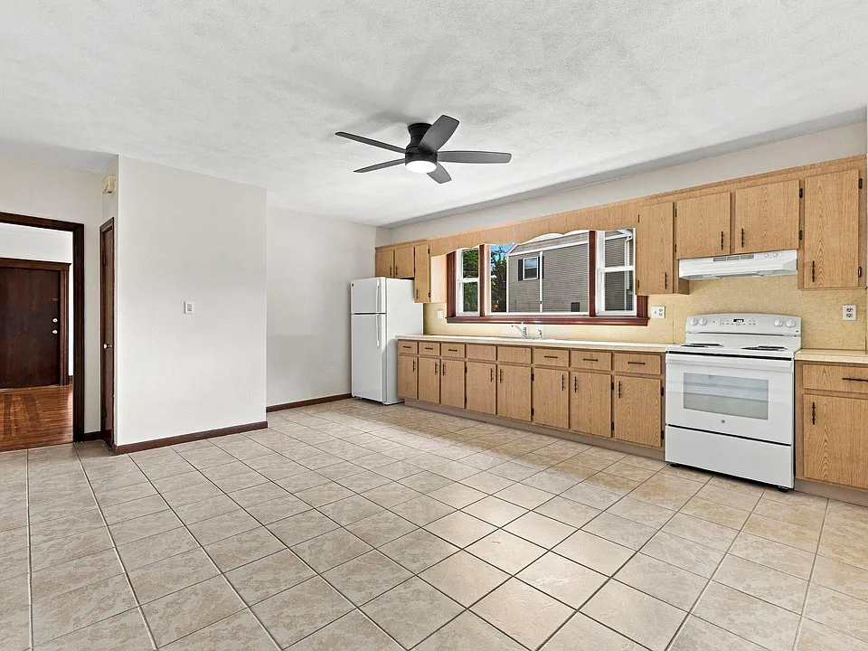 84 Margin St #1