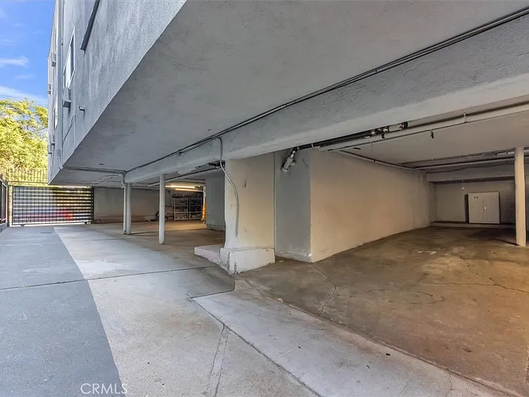 6643 De Longpre Ave #10 — Photo 20