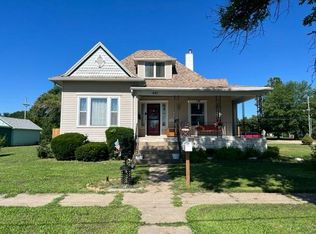 241 N Cherry St, Red Cloud, NE 68970