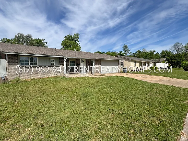 2613 Fairbrook St — Photo 2