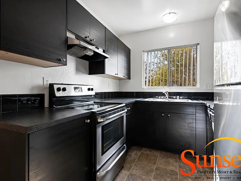 1539 Grand Ave #7 — Photo 4