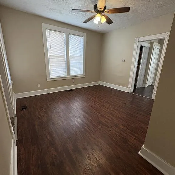 107 E 2nd St #107 — Photo 7
