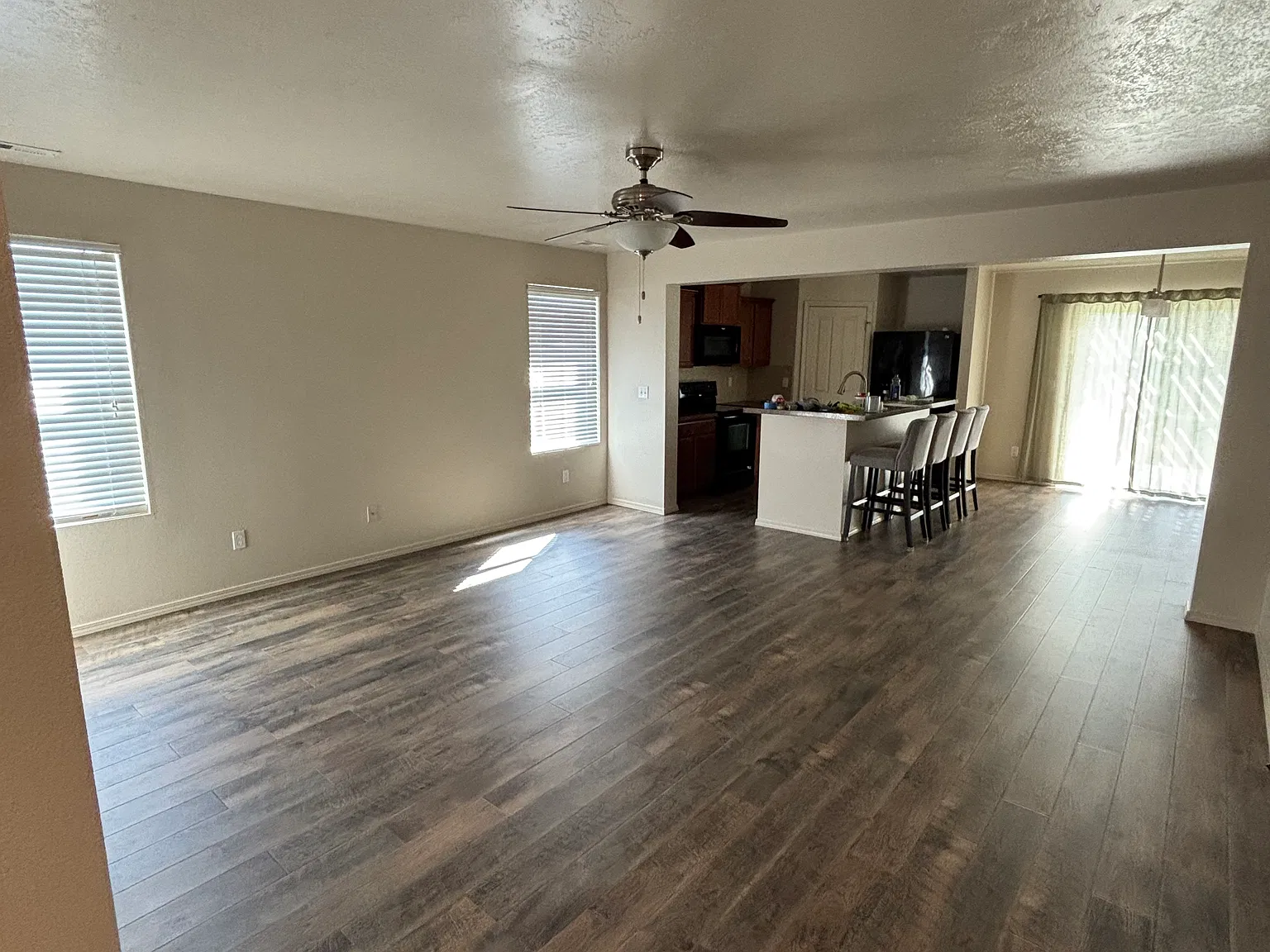 3 bed, 1500 sqft, $2,550 — Photo 4
