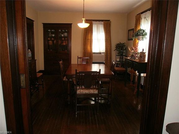 3rd image of 391 Alice St
