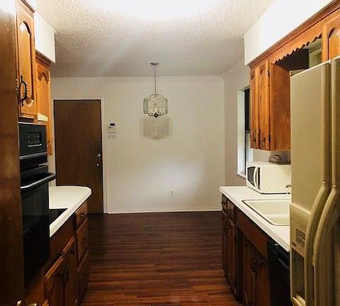 5th image of 220 W Lanett Dr