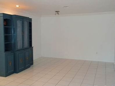 3rd image of 4905 University Dr