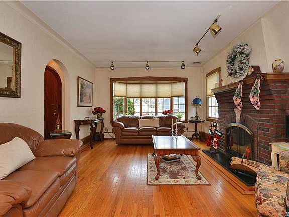 4th image of 113 Stuart Ave