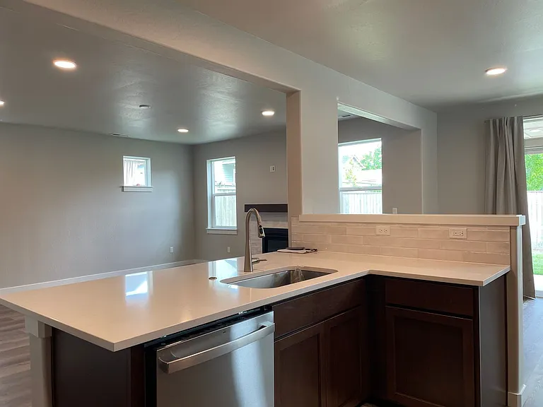 1131 Rutherford Dr — Photo 9