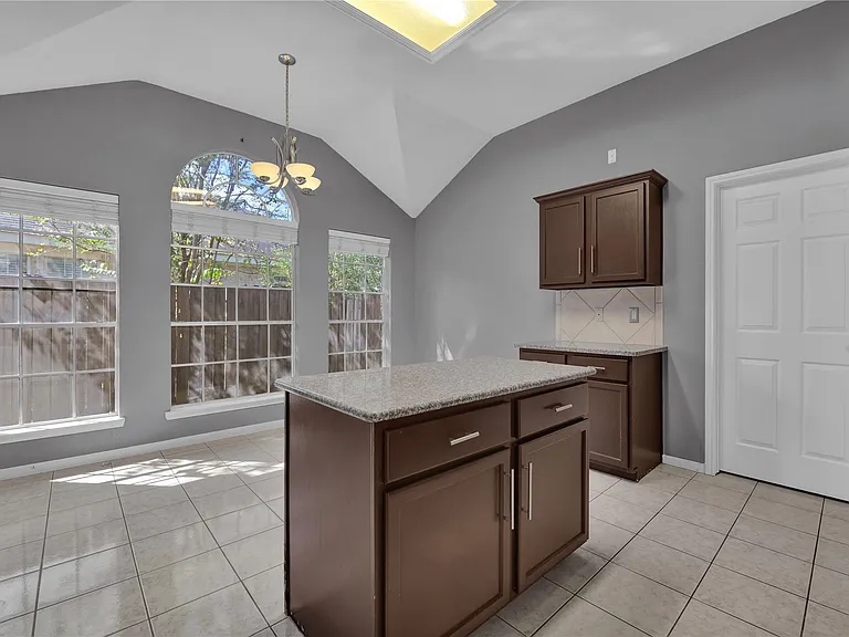 27186 Kings Manor Dr S — Photo 13