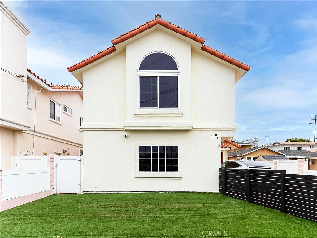 4 bed, 1760 sqft, $5,995 — Photo 2