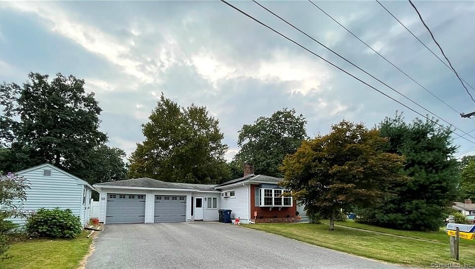 1st image of 35 Woodland Dr