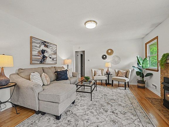 3rd image of 2733 Parkview Blvd
