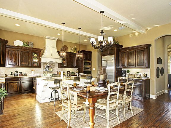 Open nook area next to kitchen