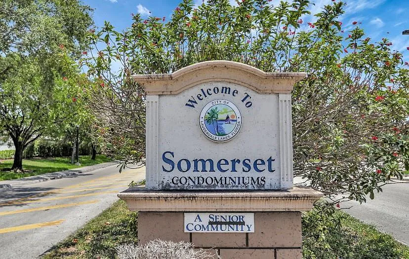 Building Photo - 2851 Somerset Dr #208