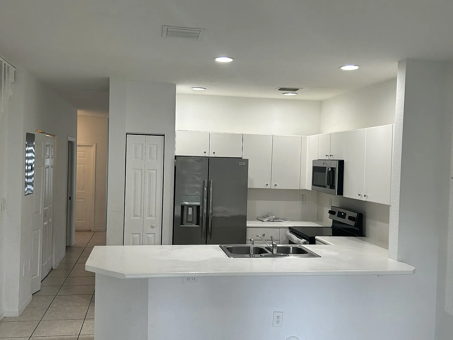 3 bed, 2.5 bath, 1420 sqft, $3,150 — Photo 4