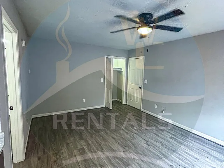 569 Country Club Dr — Photo 4