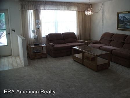 3rd image of 117 W Hollyfern Pl