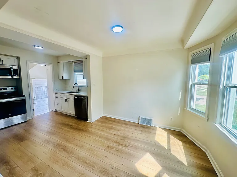 21801 Cushing Ave — Photo 5