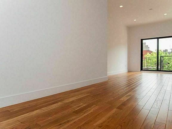 3rd image of 239 W 123rd St APT 4