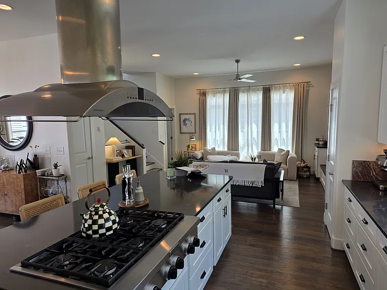 1506 Ward Ave — Photo 7