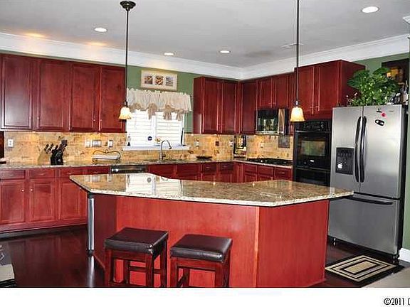 2nd image of 10922 Kinnairds St