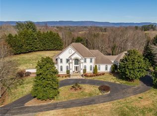 337 Crossingham Rd, Mount Airy, NC 27030