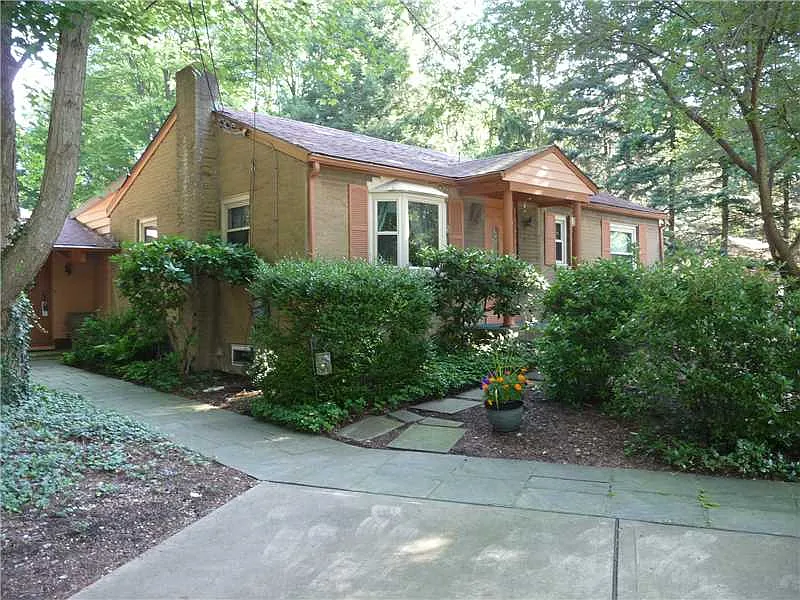 2817 McCully Rd photo 1