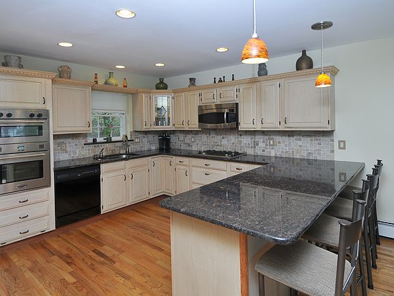 5th image of 35 Bellewood Ave