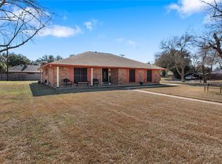 1109 Wheelock St, Hearne, TX 77859