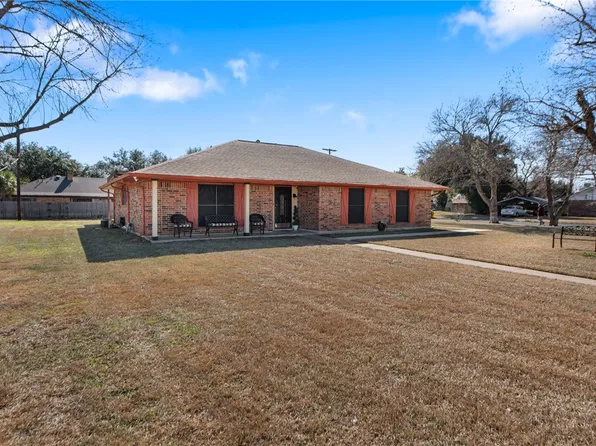 1109 Wheelock St, Hearne, TX 77859