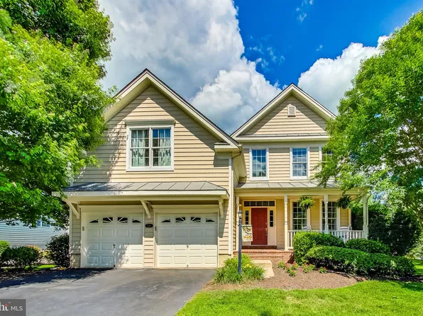 5798 Waterloo Bridge Cir, Haymarket, VA 20169