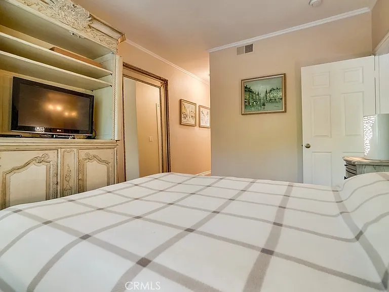 501 E Del Mar Blvd #202 — Photo 37