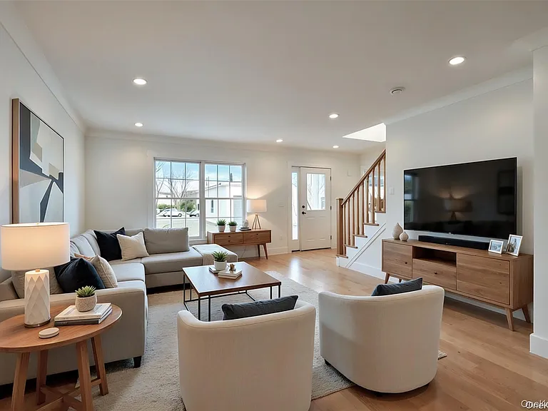 1 Manhasset Ave #B — Photo 4