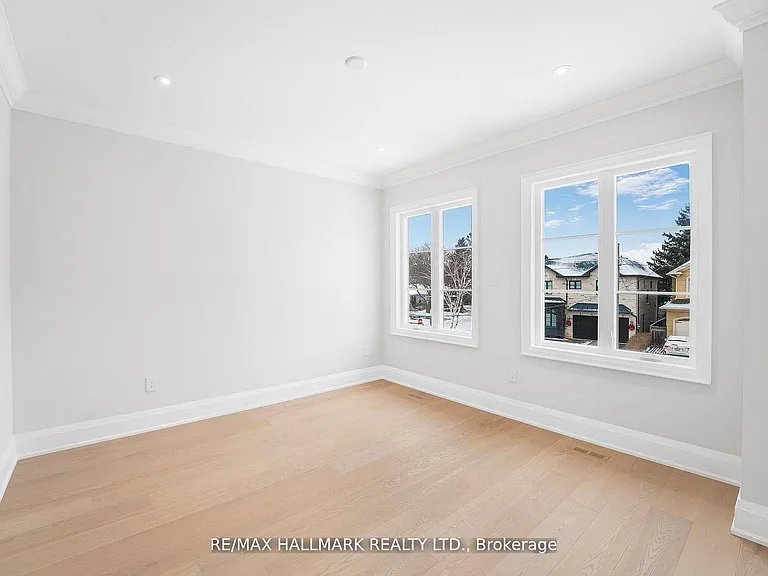 42 Agar Cres #MAIN 2ND FLOOR — Photo 35