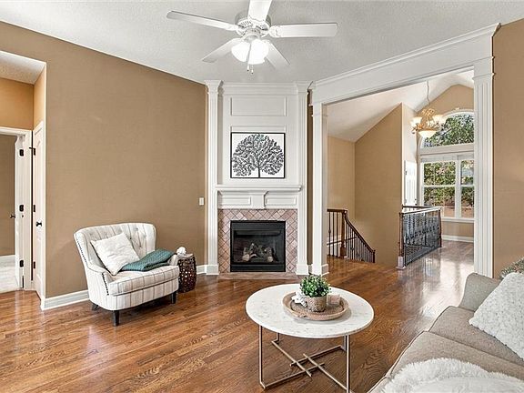 5th image of 15517 W 61st St
