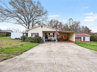 1817 Amostown Rd, Sandy Ridge, NC 27046
