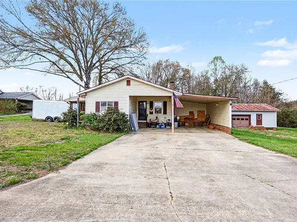 1817 Amostown Rd, Sandy Ridge, NC 27046