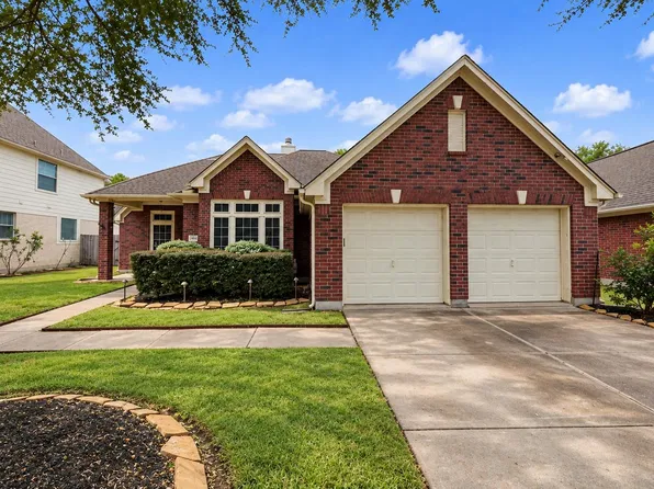 1918 Oakwood Court Dr, Baytown, TX 77521