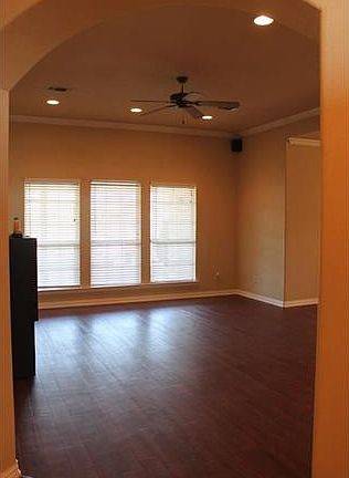 4th image of 803 Shady Oaks Dr