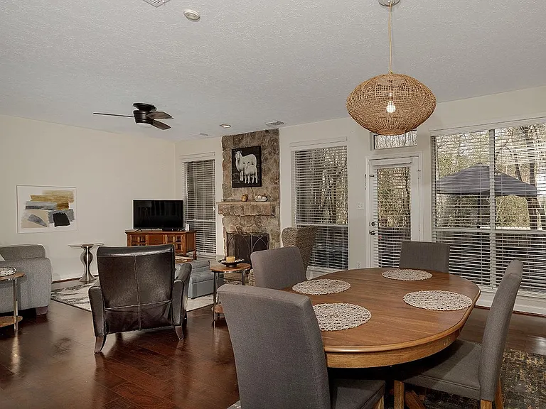 174 N Valley Oaks Cir — Photo 6