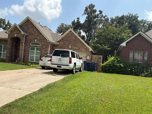 2nd image of 2215 Lakewood Dr