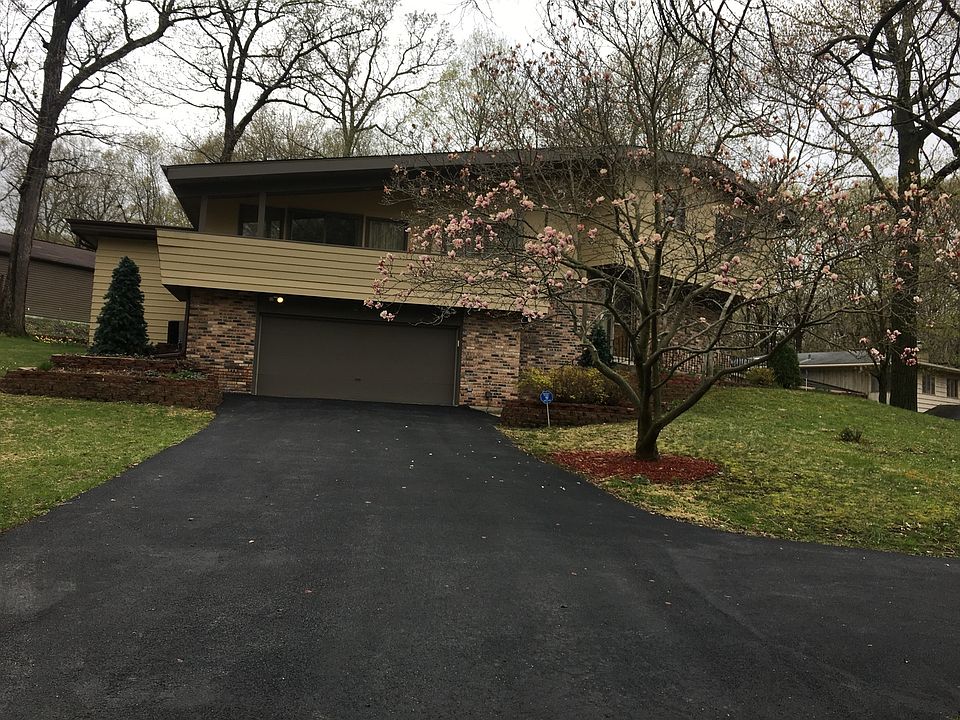 1st image of 28 Thorn Creek Dr