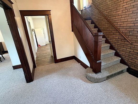 2nd image of 27 E 14th St