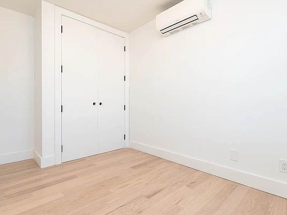 4th image of 624 Lexington Ave Floor 2
