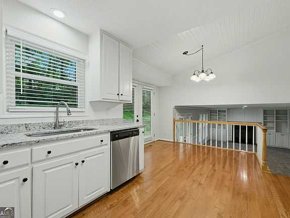 5th image of 2293 Chimney Springs Dr