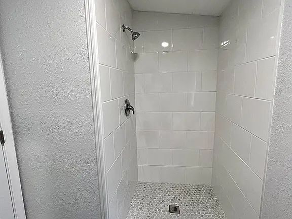 4th image of 516 Powers Ave
