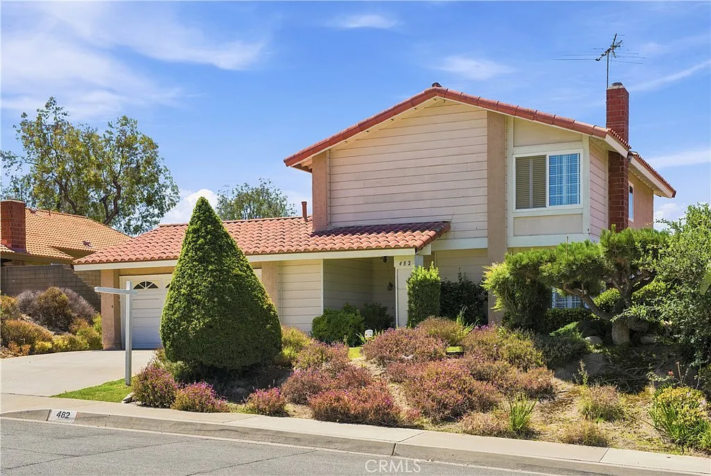 4 bed, 1756 sqft, $3,950 — Photo 3